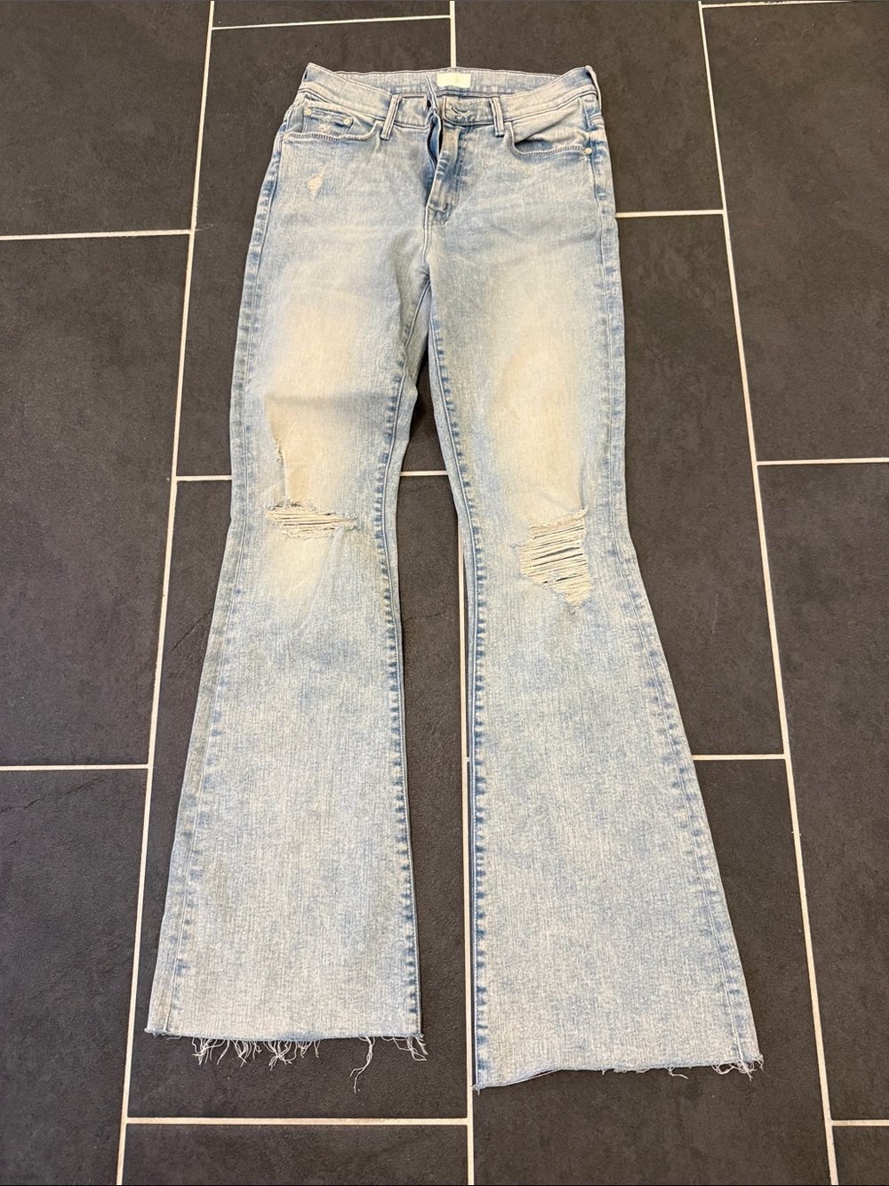 MOTHER The Weekended Fray Distressed Flare Jeans